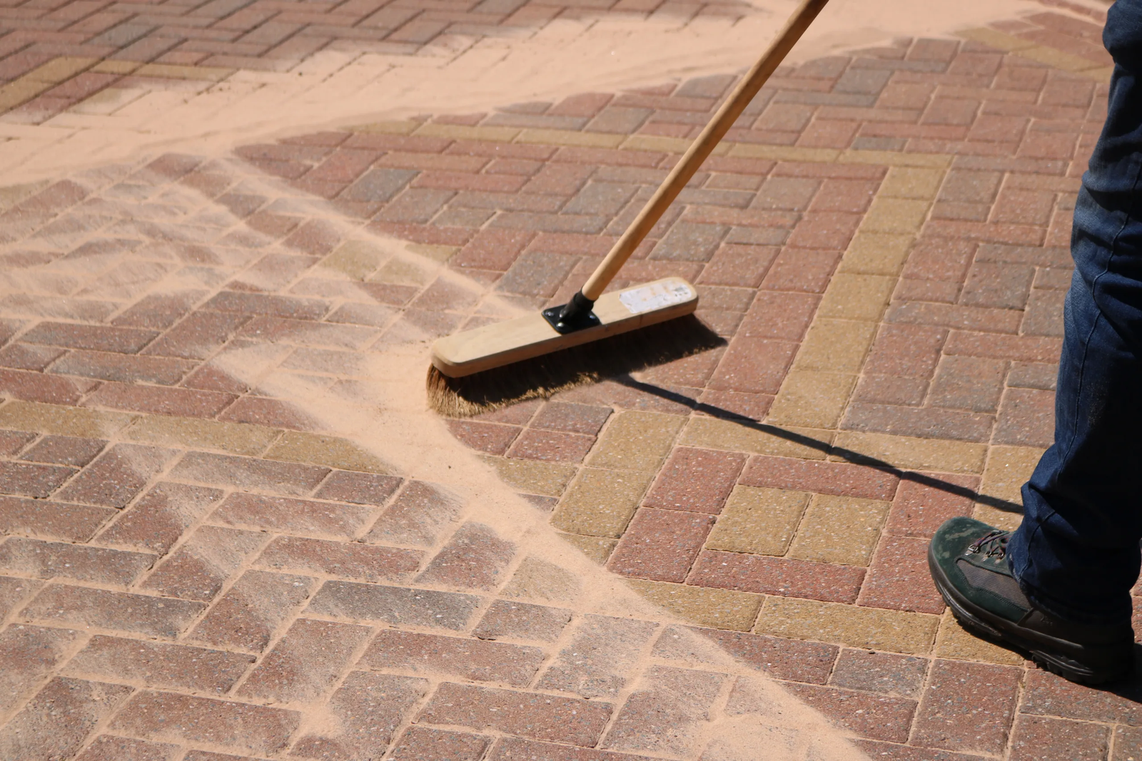 Block paving re-sanding to stabilise joints